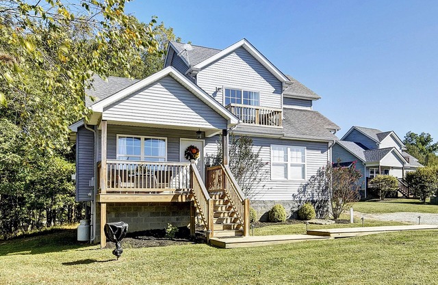Ridge Retreat 42 Sleeps 8 + Crib. NEW HOT TUB