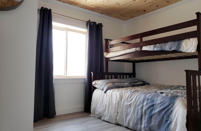 Ridge Retreat in the County, minutes from Sandbanks, Picton & Bloomfield