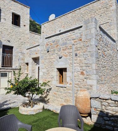 Rigas stone tower east Mani 3