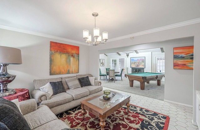 Right At Home-Midland Posh & Private with Billiards