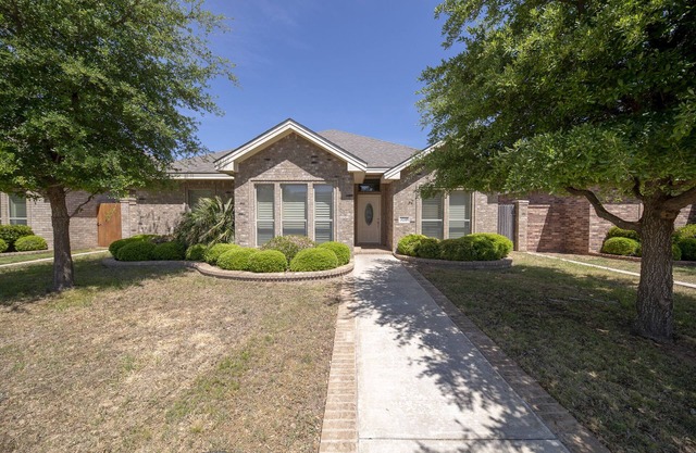 Right At Home-Midland Retreat with covered patio