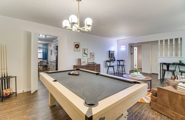 Right Off Route 66: Retro Vinita Home w/ Game Room