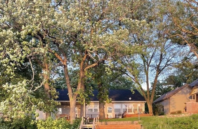 Right on the Lake!! Your own private dock and amazing sunset views on East Lake