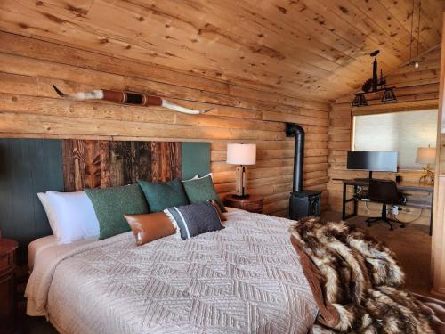 Rim Overlook Cabin Retreat