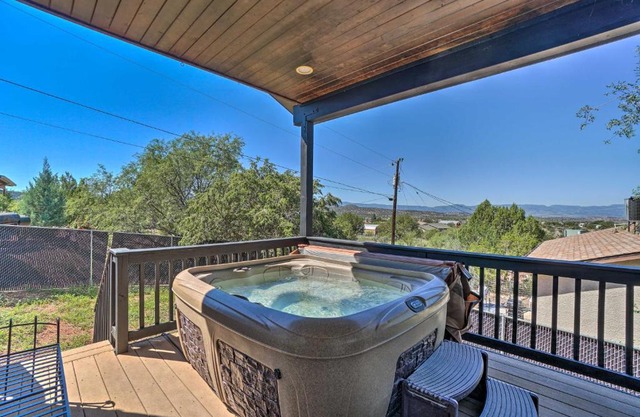 Rimrock Getaway Private Hot Tub and Mtn Views!