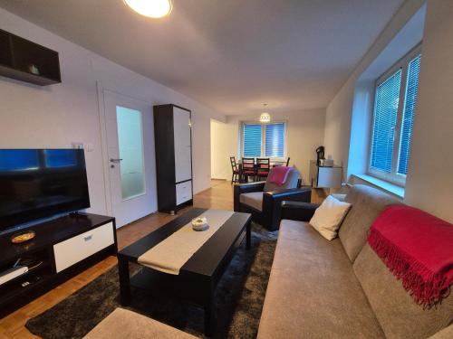 RingPeace Apartment, Trnsko