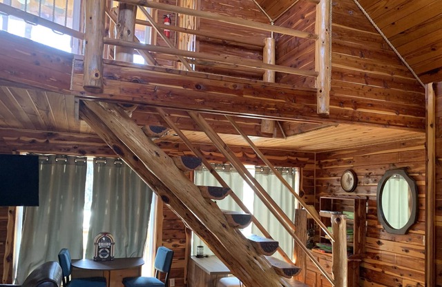 Rio Escape - Rustic Log Cabin Retreat on Spring River