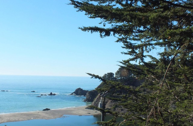 Rio Luna - Where the Majestic Navarro River Meets the Rugged Pacific Ocean