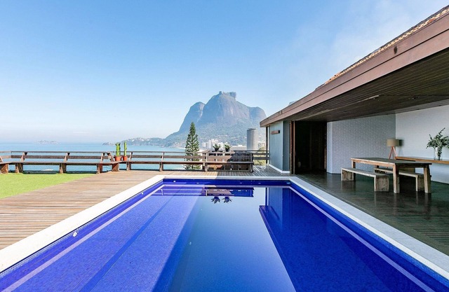 Rio237 - Mansion with spectacular views in São Conrado