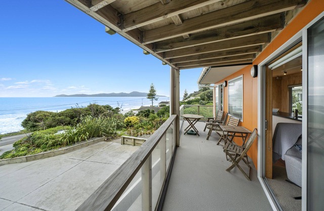 Rippling Waves Lookout - Raumati South Home