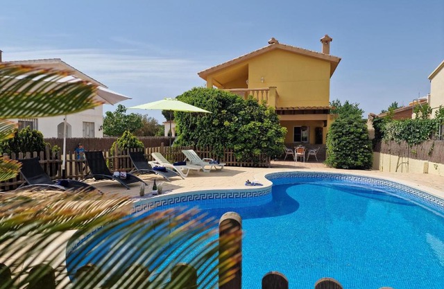 Riumar "Eva", 300m to beach, private pool, On-Site-Service, dog beach