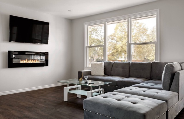Rivard Beauty - 5bed/2bath - SpaceRental