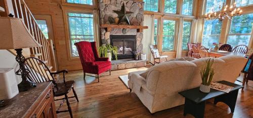 River Bend Escape by Leavetown Vacations