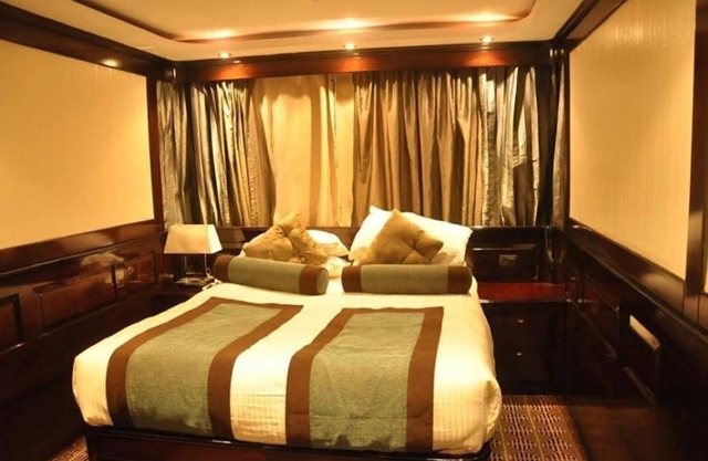 River Boat - Single Room