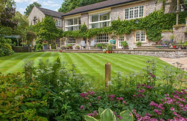 River Cottage, large self-catering home in the village of Ashford-in the-Water.
