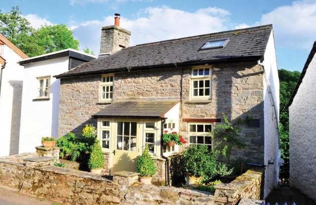River Cottage Brecon: Hot Tub, Fire, Balcony, Wifi