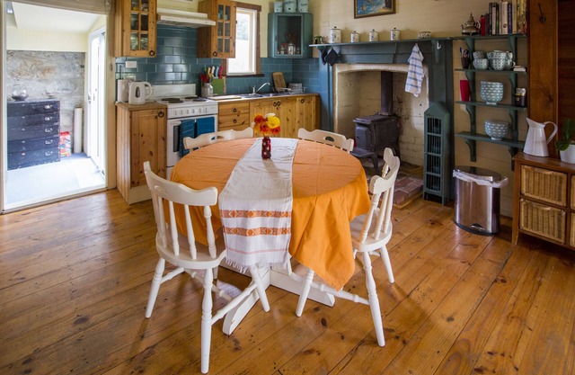CASA RÍGICA: WINCHELSEA, SURFCOAST VICTORIA