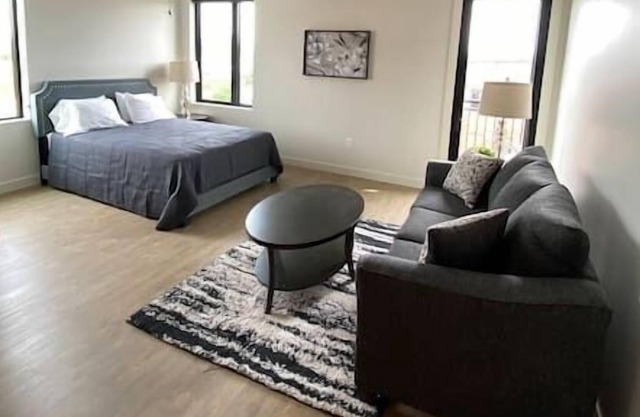 River Front Luxury Furnished Studio Downtown QC