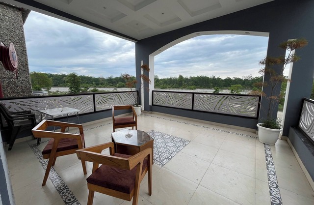 River Home Stay