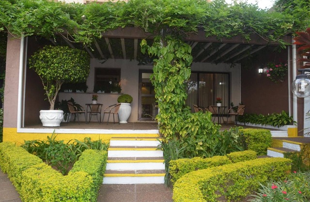River Hotel