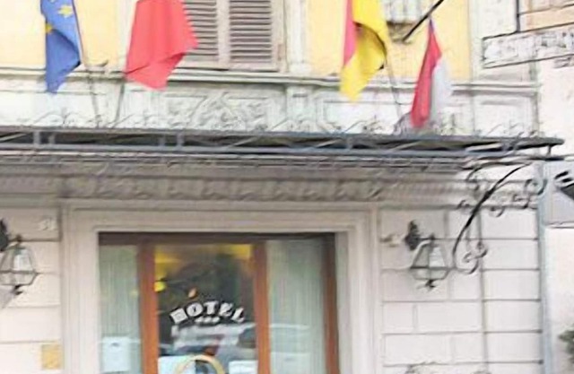 River Hotel