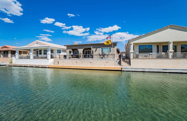 River House en los prestigiosos cayos Moovalya en Parker, Arizona