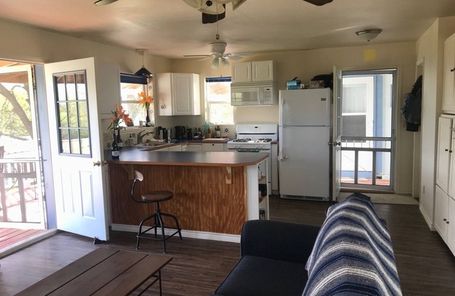River House only 10 min from Colorado Bend State Park & 13min from Fiesta Winery