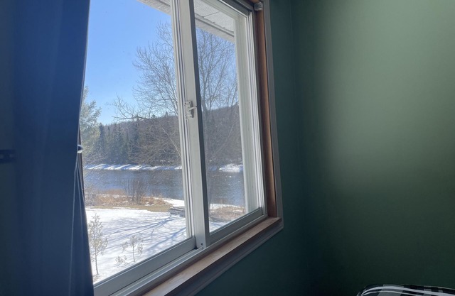 Casa de vacaciones White Cottage-Four season en el río Magnetawan