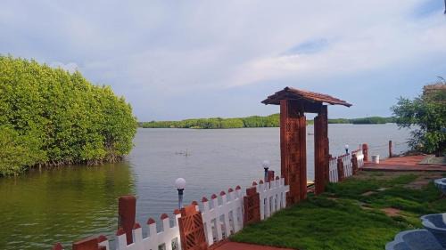 River Lounge Resort