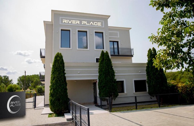 RIVER PLACE