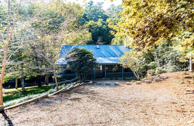 River Rapids - Books, Games, Firepit, Cabin on the Toccoa River!