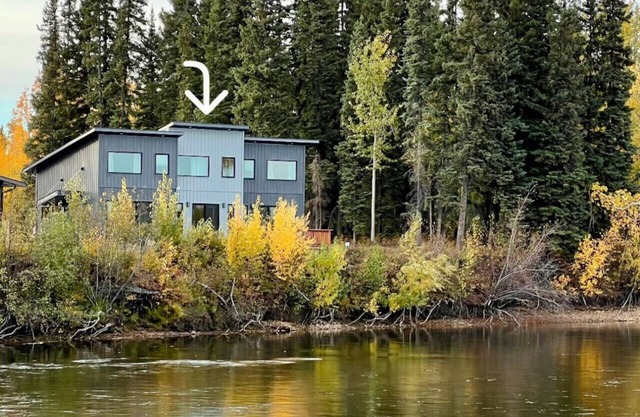 River Rest 2: On river, prime location in town.