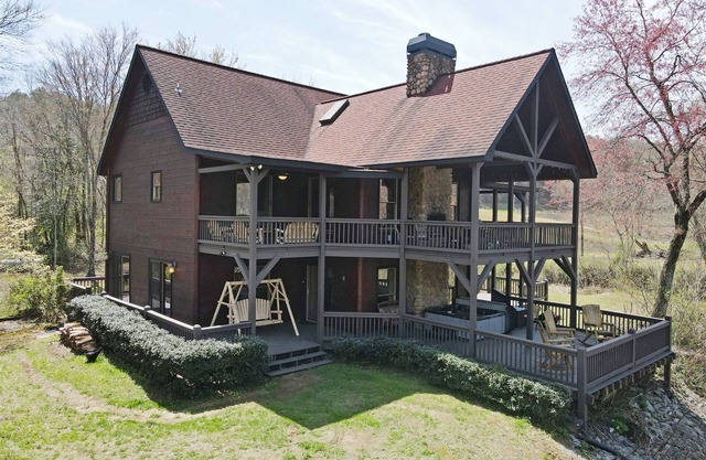 River Ridge Retreat-Ocoee riverfront-5br/3ba- Hot Tub- Wifi-Pool Table -Trout fishing