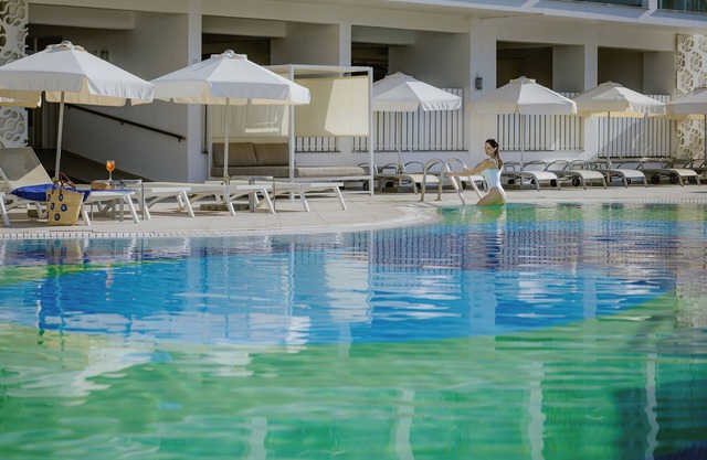 River Rock Hotel