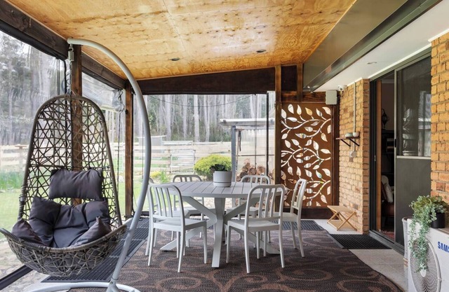 River Rock Retreat Relaxing Country Spa Seclusion