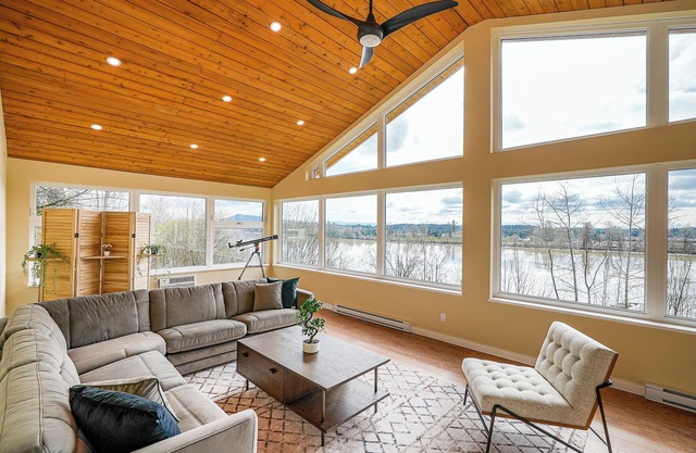 River View + Hot Tub | Pool Table | Country Home | Private
