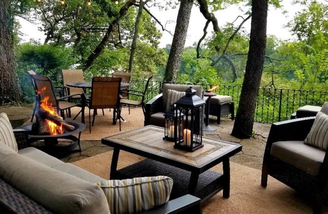 Luxury Cabin : HOT TUB, RIVER VIEW, FIRE PIT, 10 min to Nashville! Pet friendly