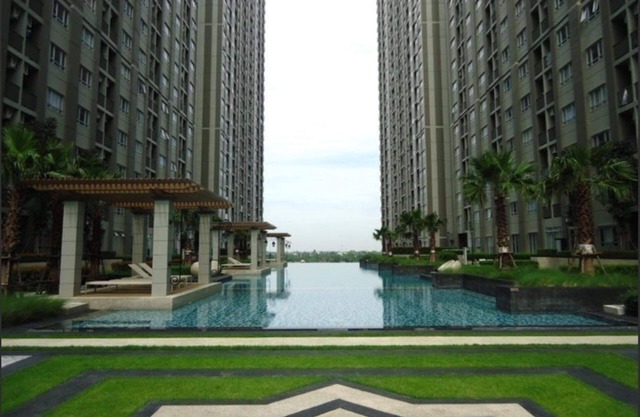 River view pool gym train market wifi