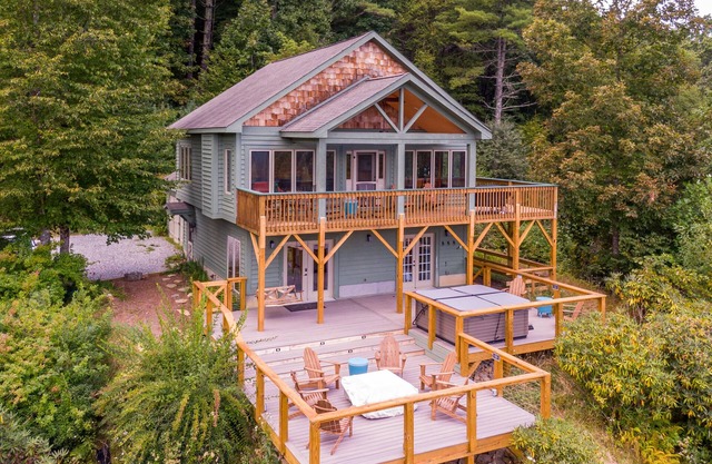 River View Retreat - 2 Bedroom on 2.3 acres. Hot Tub, Great Views, Creek access,Near New River
