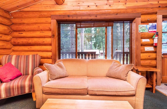 Riverbend Cottages & RV Resort