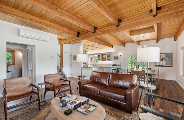 Riverbend Lodge: Private Riverfront Luxury Home