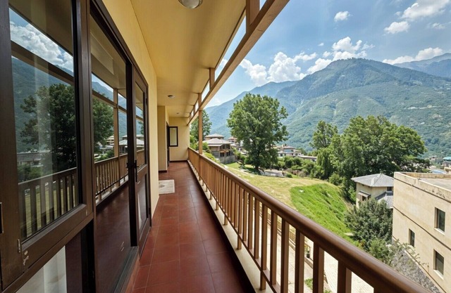Riverbend Retreat 3BR Mountain Views by Homeyhuts