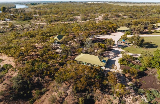 Riverbush Cottages