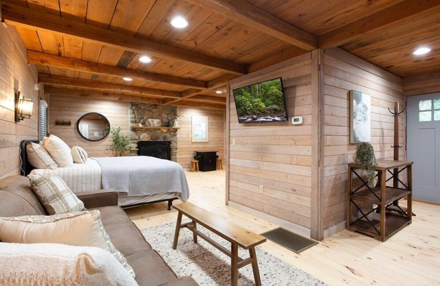 Riverfront/20 Minutes From Dollywood/Hot Tub