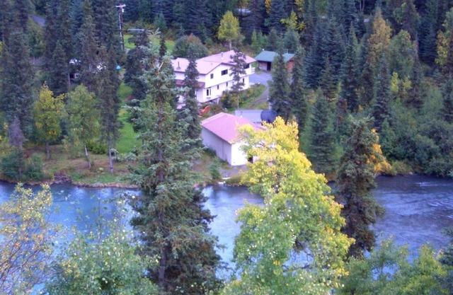 Frente al río 4 camas Inicio Muy privado Excelentes vistas Pesca de truchas grandes atrás