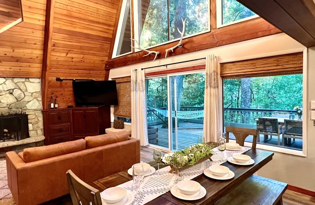 Riverfront A-frame Mt Hood! Skiing Hiking Hot tub