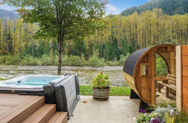 Riverfront A-Frame w/ Hot Tub Near Stevens Pass Pet-Friendly Retreat