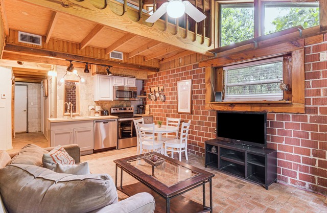 Riverfront Angler's Cabin in Fairhope w/ Deck!