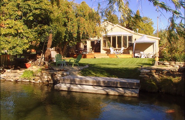 Riverfront Beach Cottage en el centro de Bend