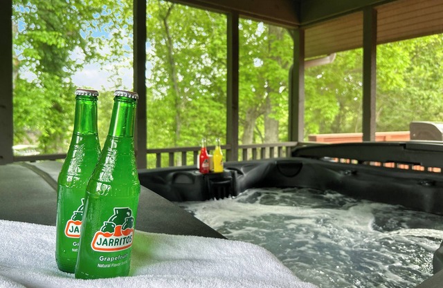 Riverfront Bliss- Private River Dock, Hot Tub & Two King rooms!